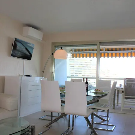 Apartment Moderne Avec Terrasse Et Garage - - Fr-1-252a-72 *